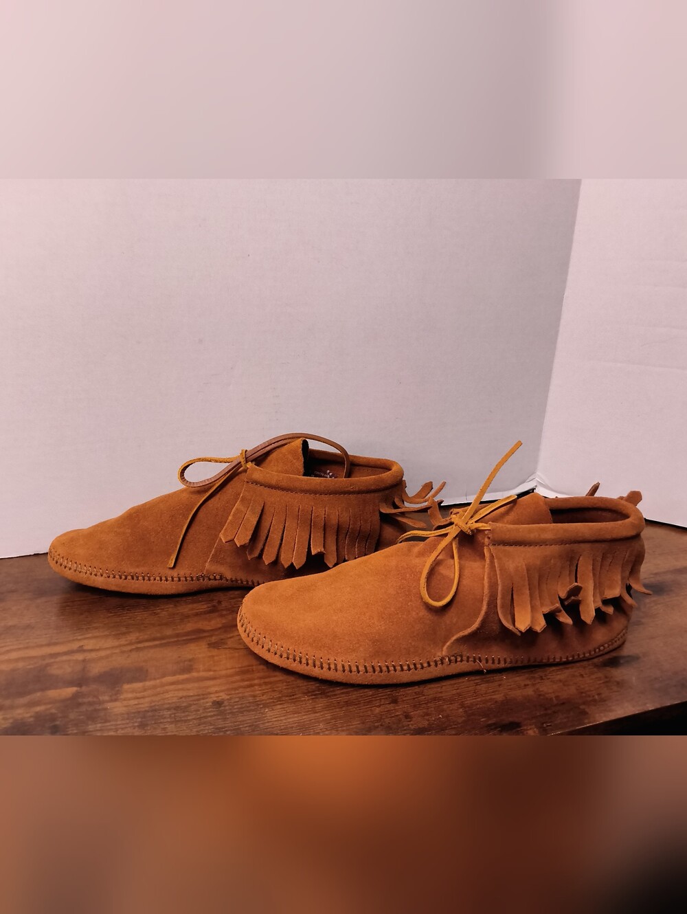 Minnetonka Women's Fringe Suede Moccasins in Chestnut